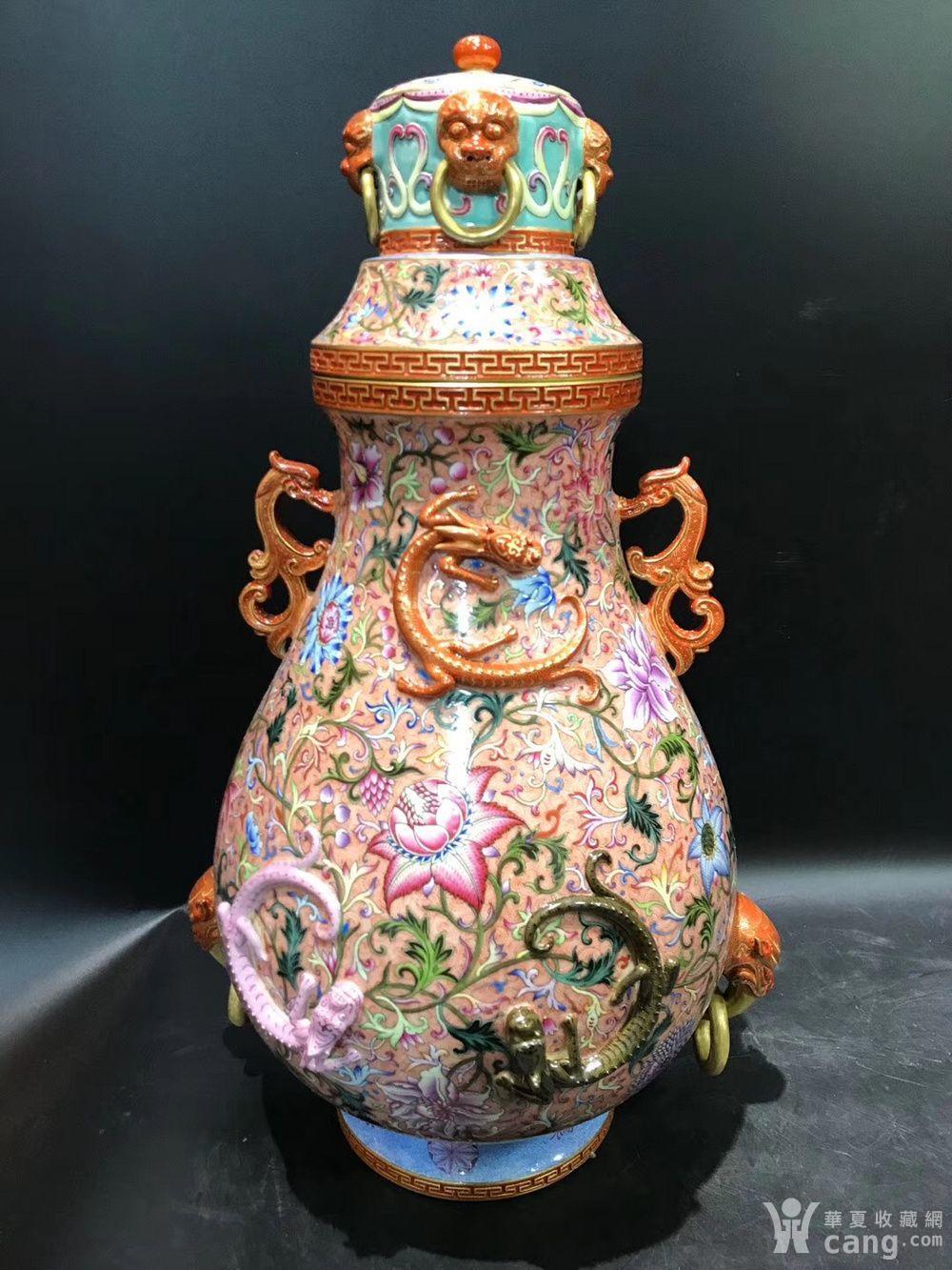 藝術與時光交織的容器——花瓶收藏品的美學與價值